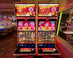 qq22uu Sportsbook မြန်မာ ကစားသမား ဘောလုံး Live Bet ချနေသောမြင်ကွင်း